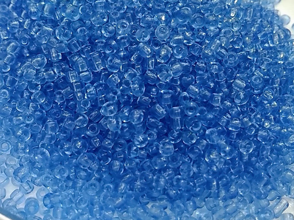 light-blue-transparent-round-rocaille-glass-seed-beads
