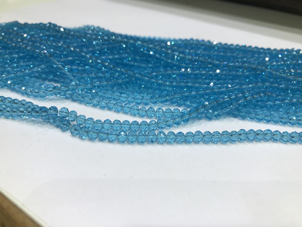 light-blue-transparent-tyre-glass-beads