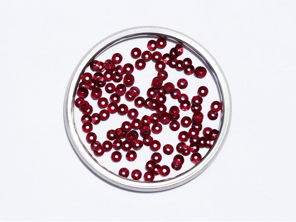 maroon-centre-hole-bowl-plastic-sequins-4-mm