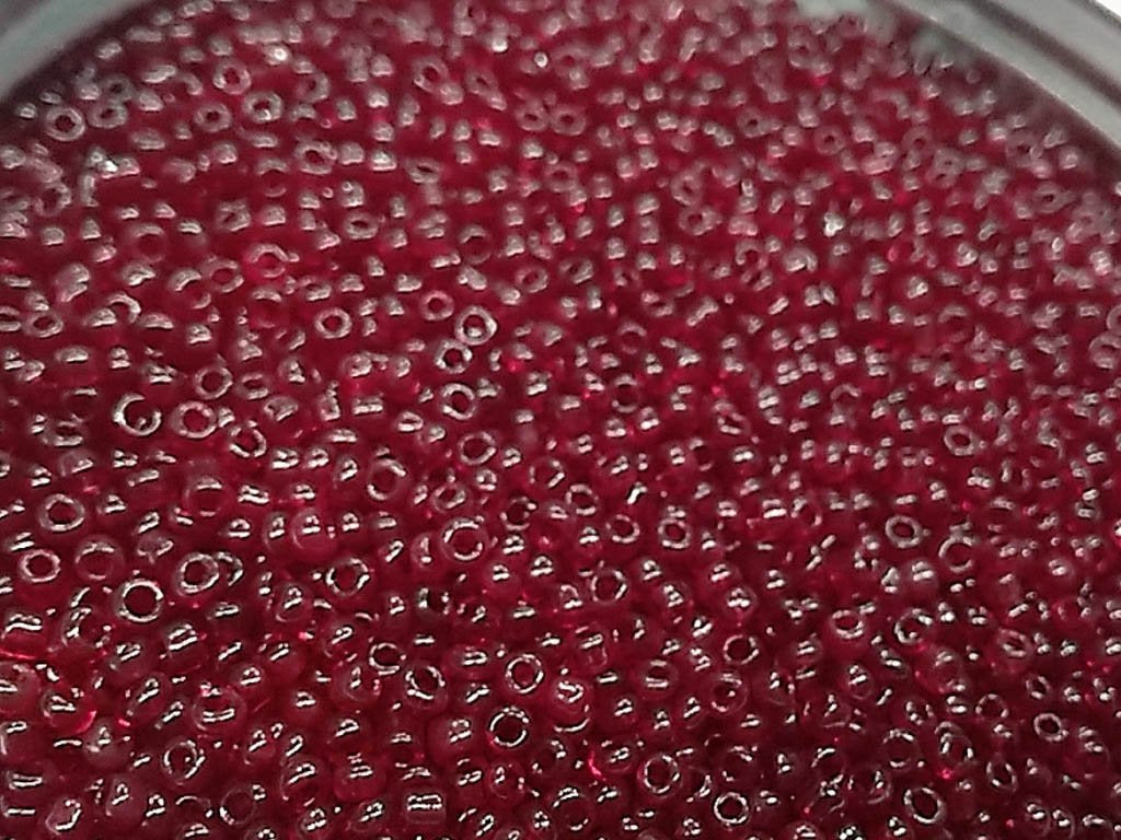 maroon-transparent-round-rocaille-glass-seed-beads