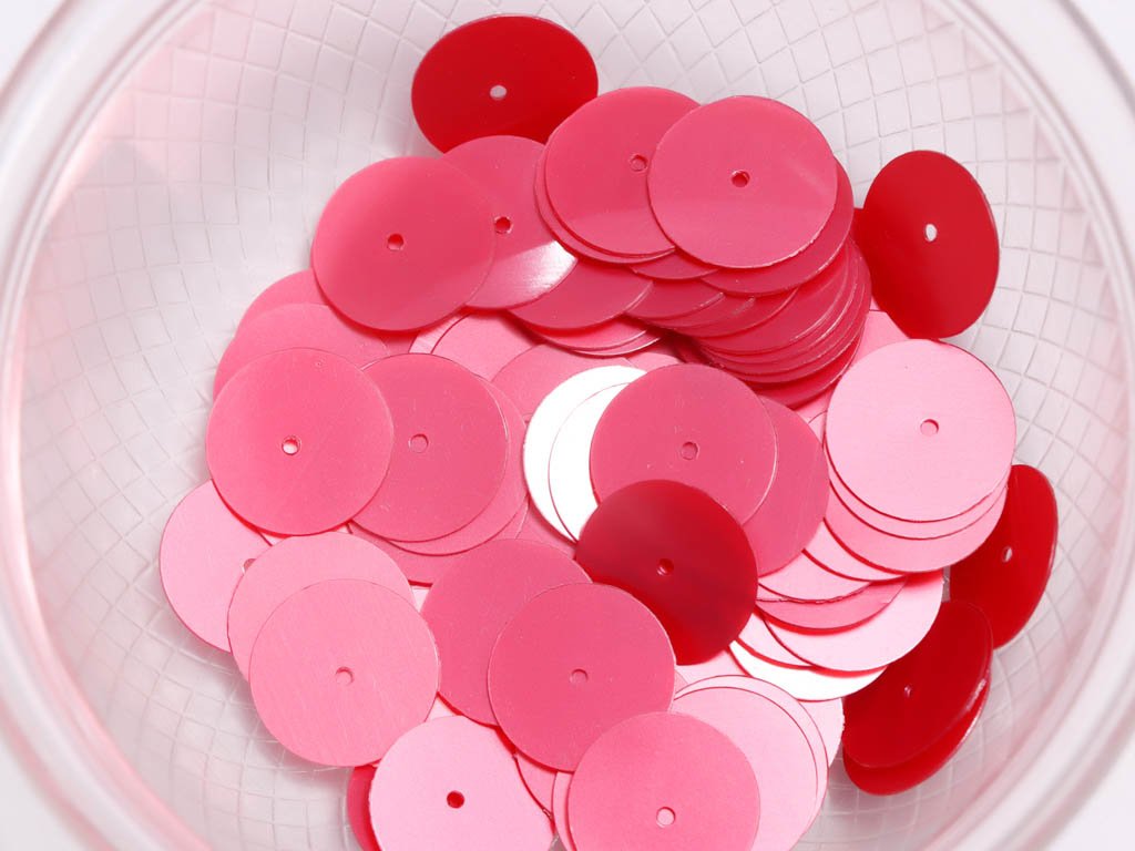pink-circular-1-hole-plastic-sequins-1