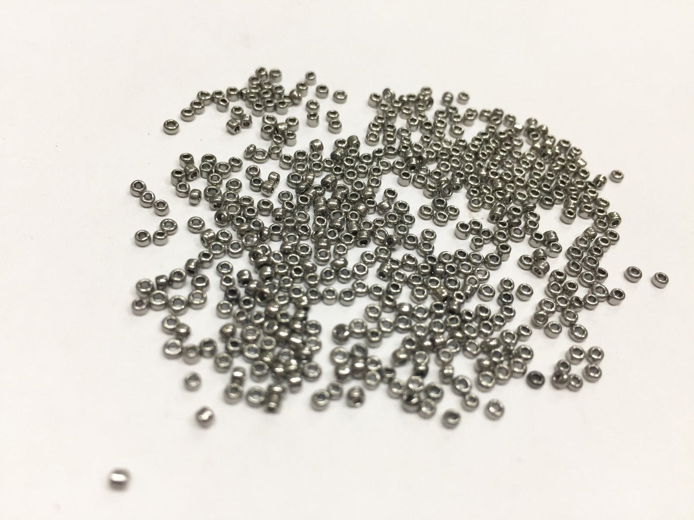 premium-gun-metal-round-rocaille-glass-seed-beads