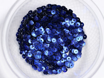 royal-blue-centre-hole-flat-circular-plastic-sequins-6-mm
