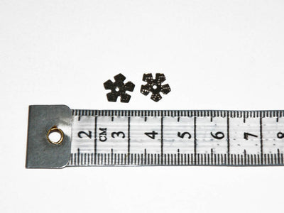 silver-designer-flower-1-hole-plastic-sequins