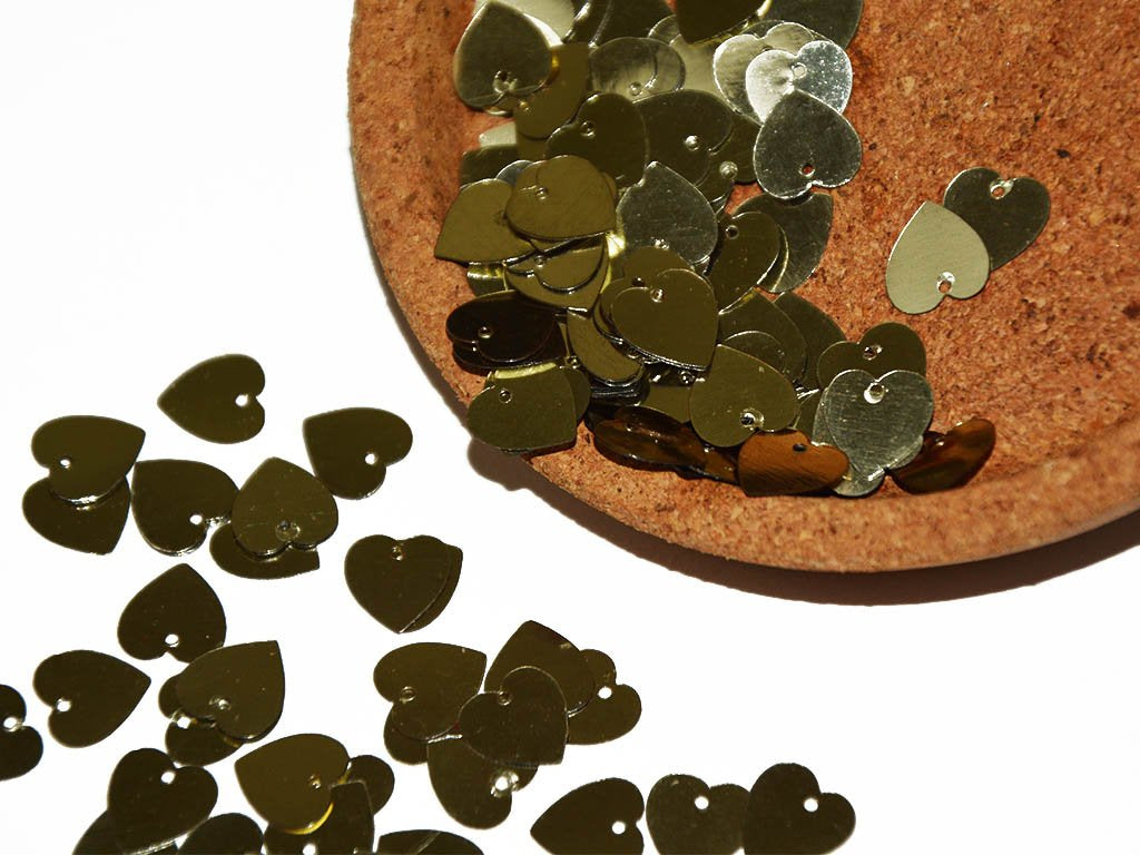 silver-heart-1-hole-plastic-sequins