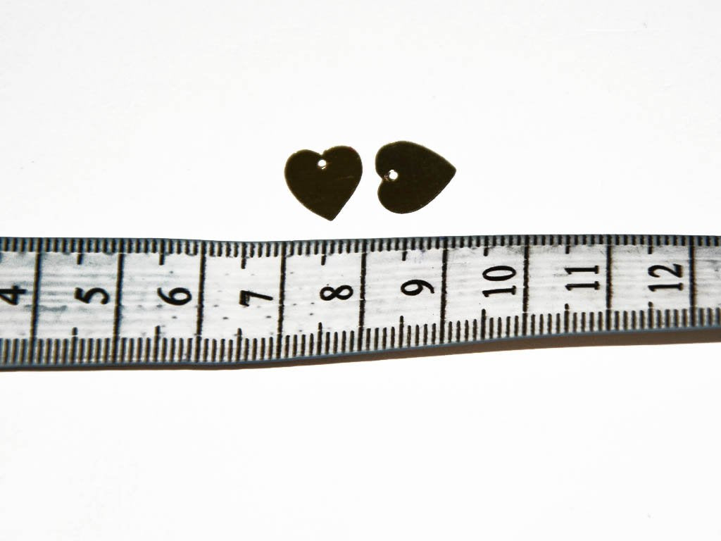silver-heart-1-hole-plastic-sequins