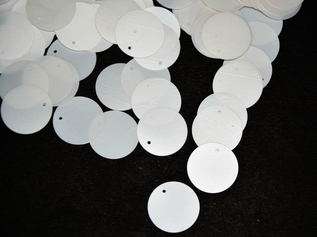 white-1-hole-circular-plastic-sequins