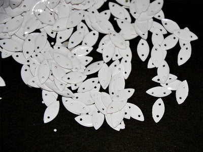 white-2-hole-leaf-plastic-sequins
