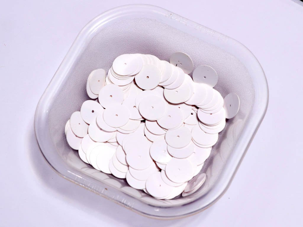 white-circular-1-hole-plastic-sequins