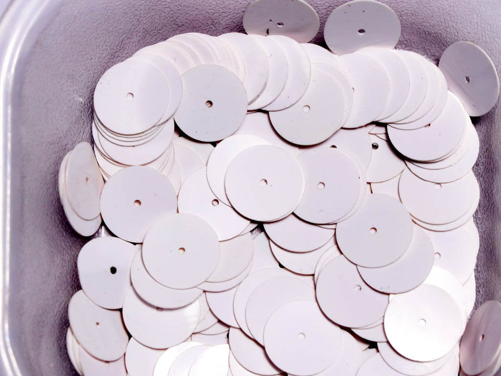 white-circular-1-hole-plastic-sequins