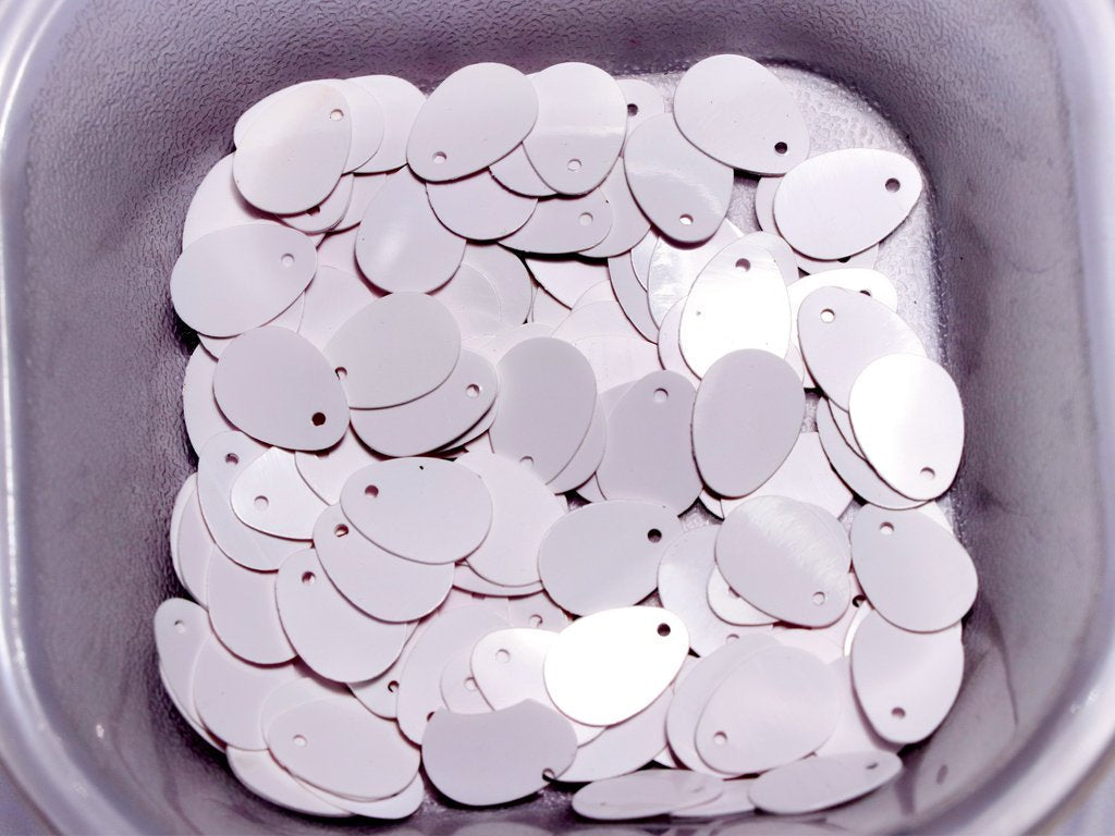 white-one-hole-drop-plastic-sequins