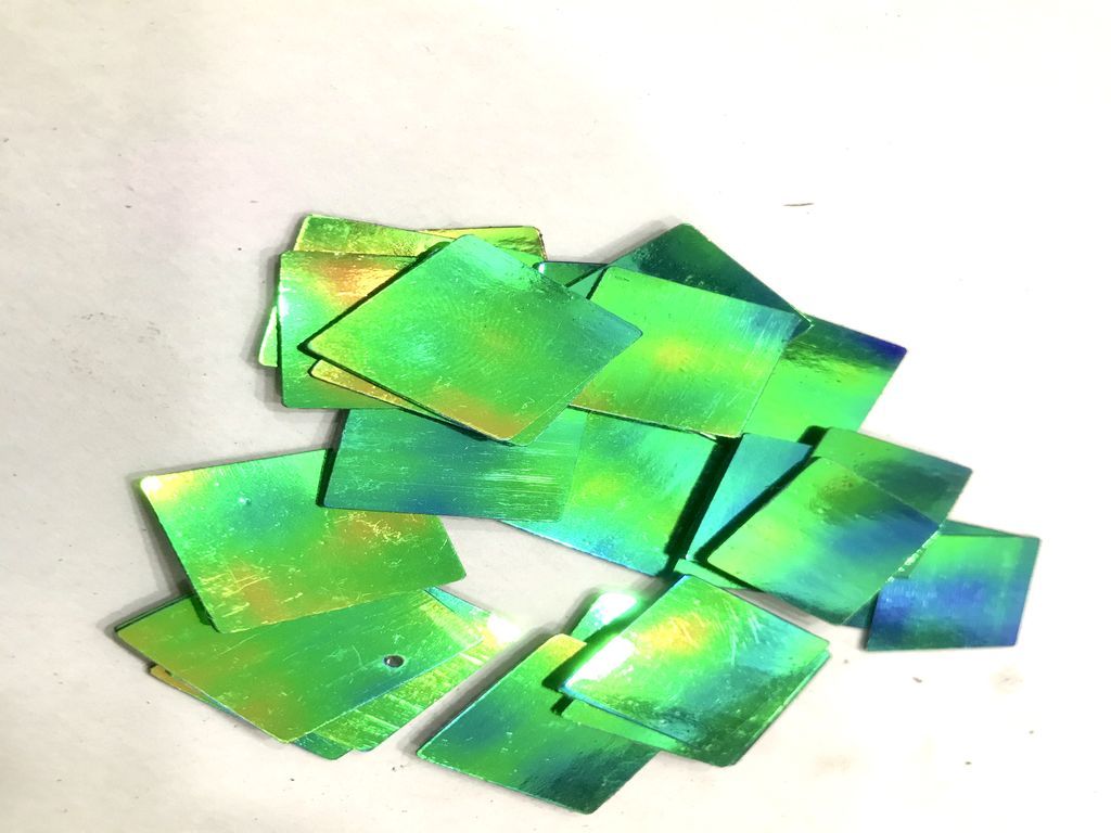 without-hole-rainbow-green-square-plastic-sequins18-18mm
