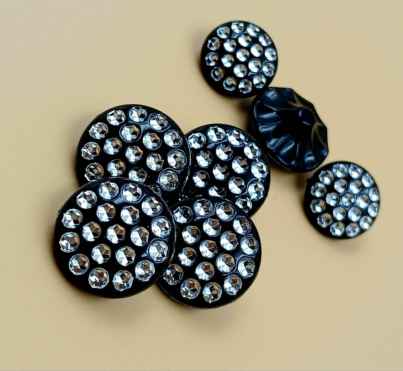 Black 20L Circular Down Hole Acrylic Buttons