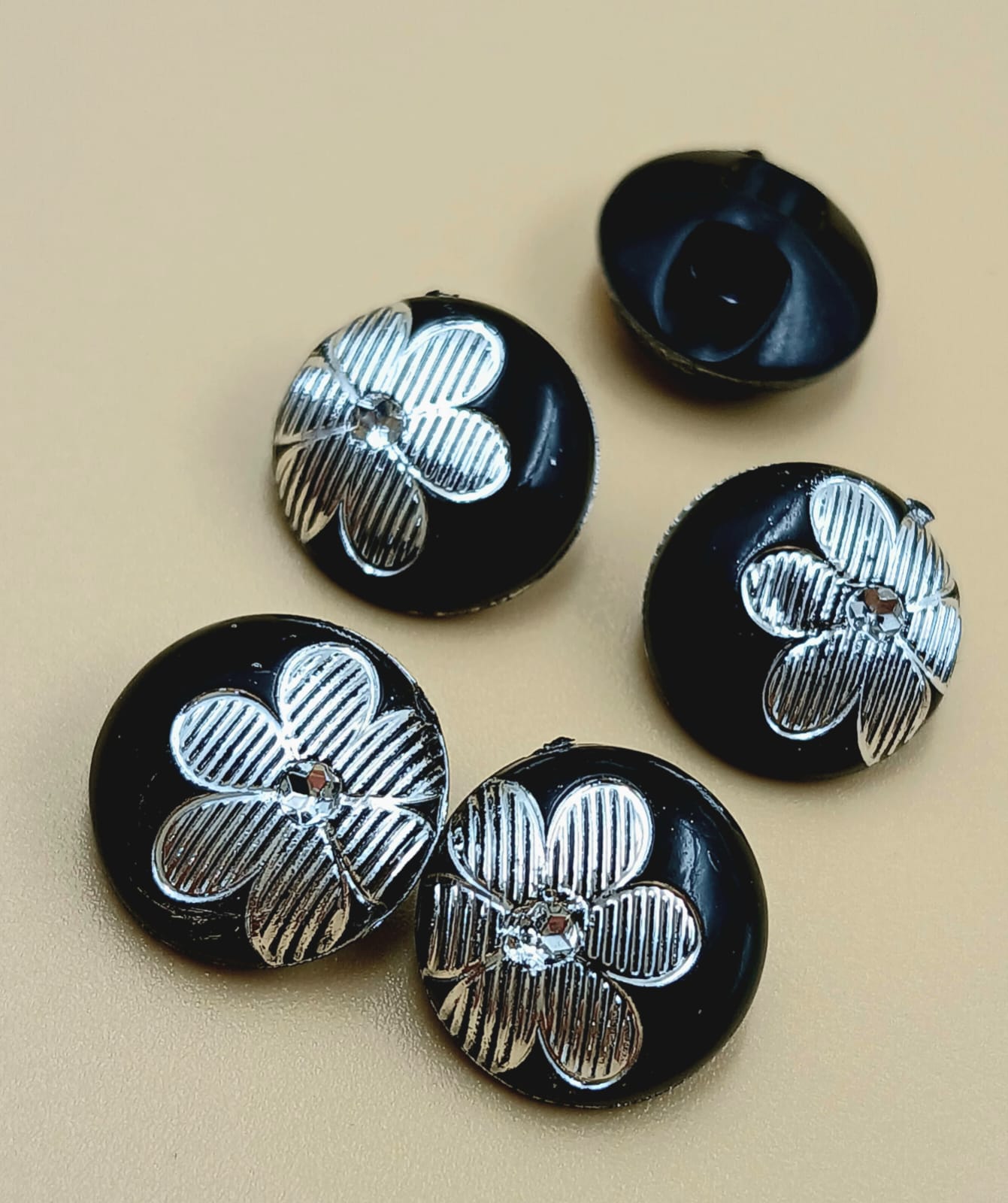 Black And Silver Flower Design 20L DownHole Acrylic Buttons