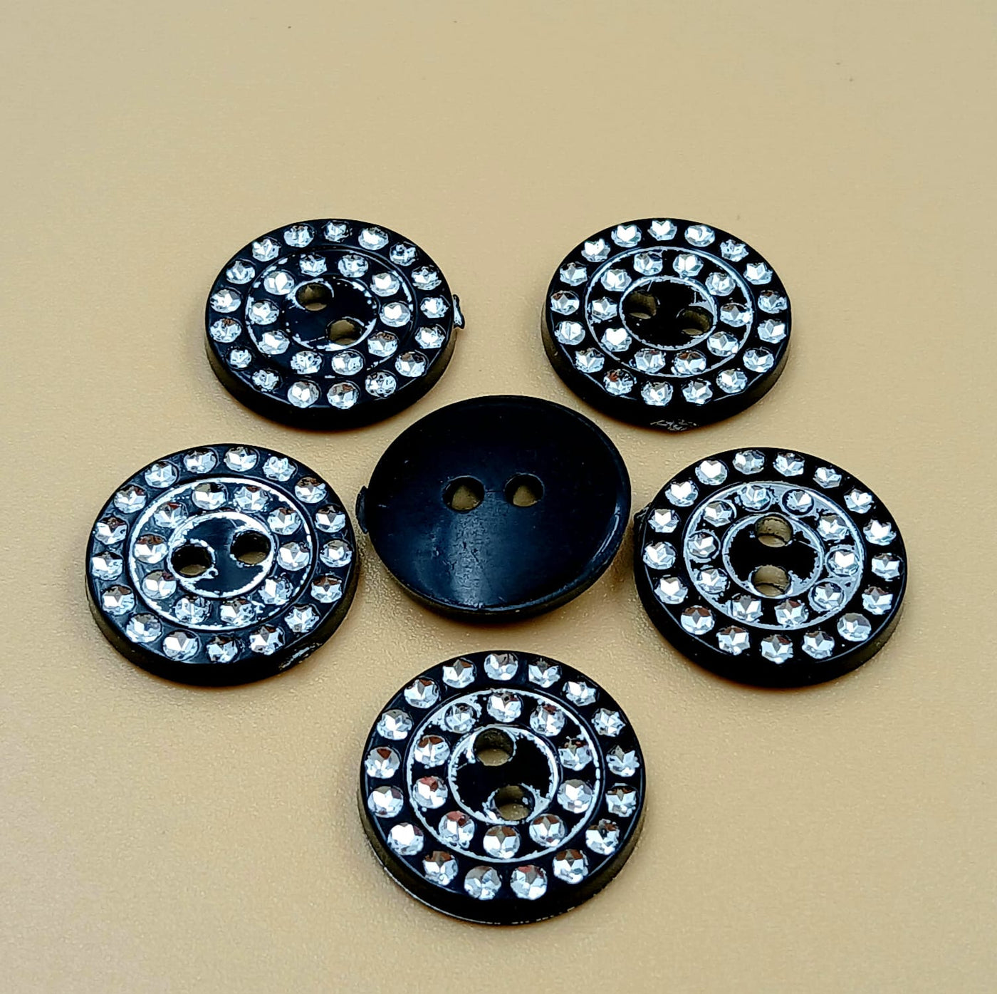 Black And Silver 20L Circular 2 Hole Acrylic Buttons