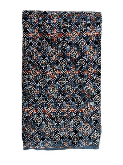 नीला पुष्प मुद्रित सूती कपड़ा