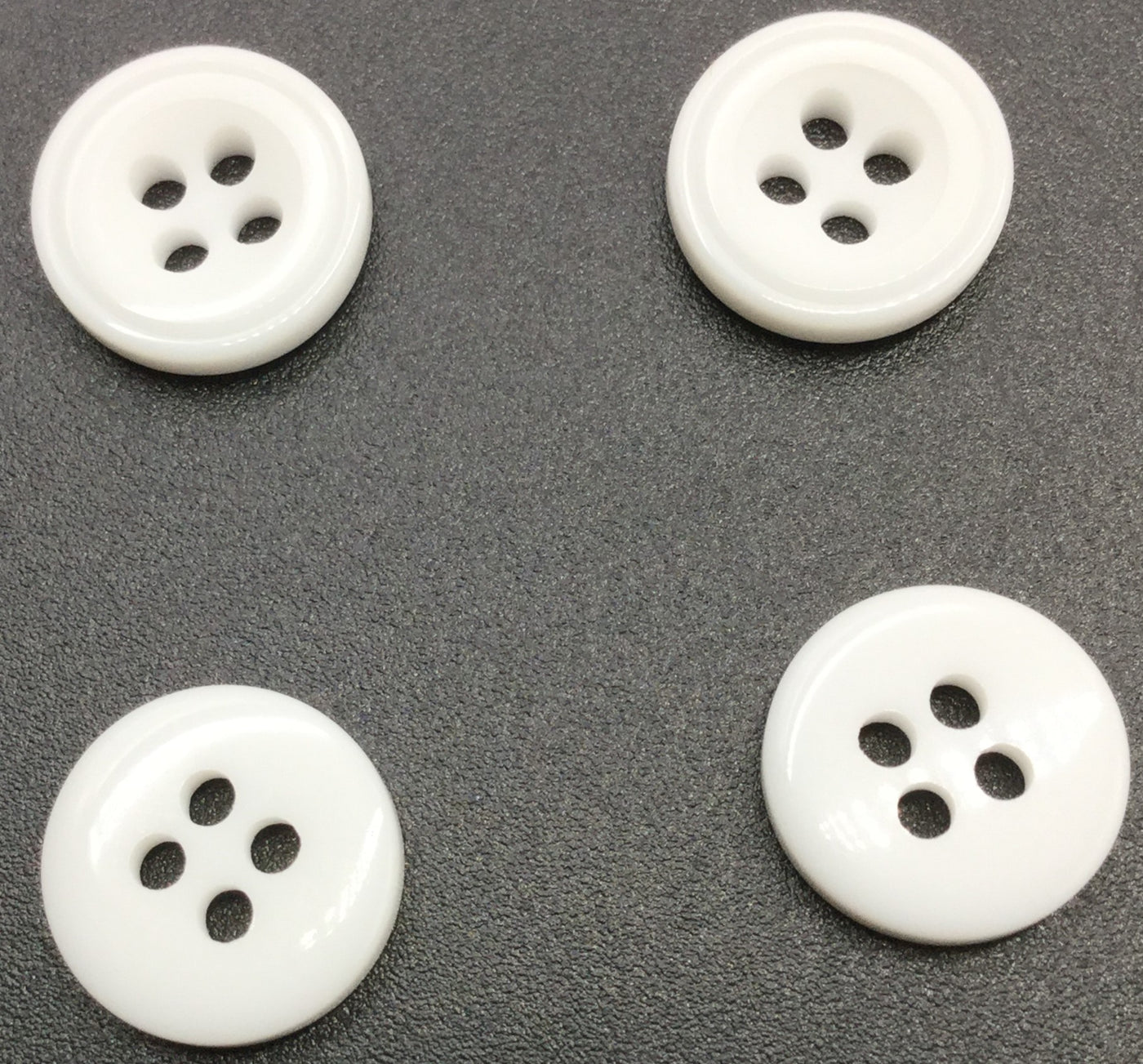 White Round Four Hole Plastic Button (Wholesale)