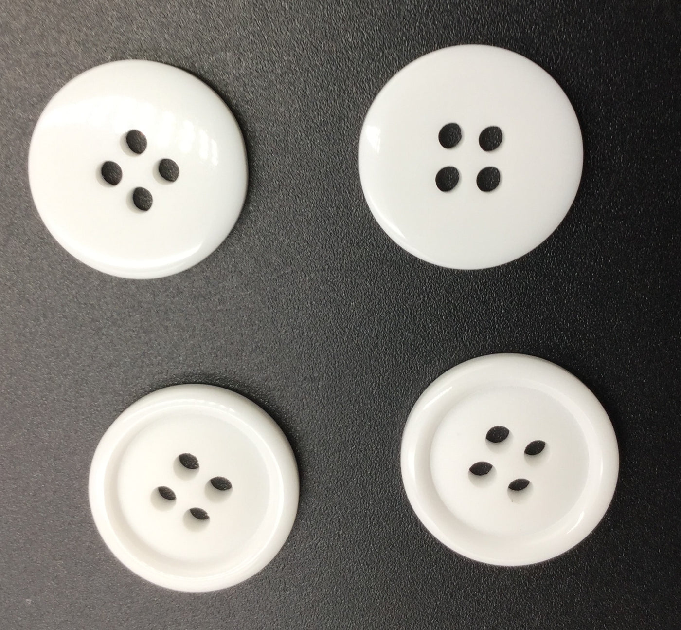 White Round Four Hole Plastic Button (Wholesale)