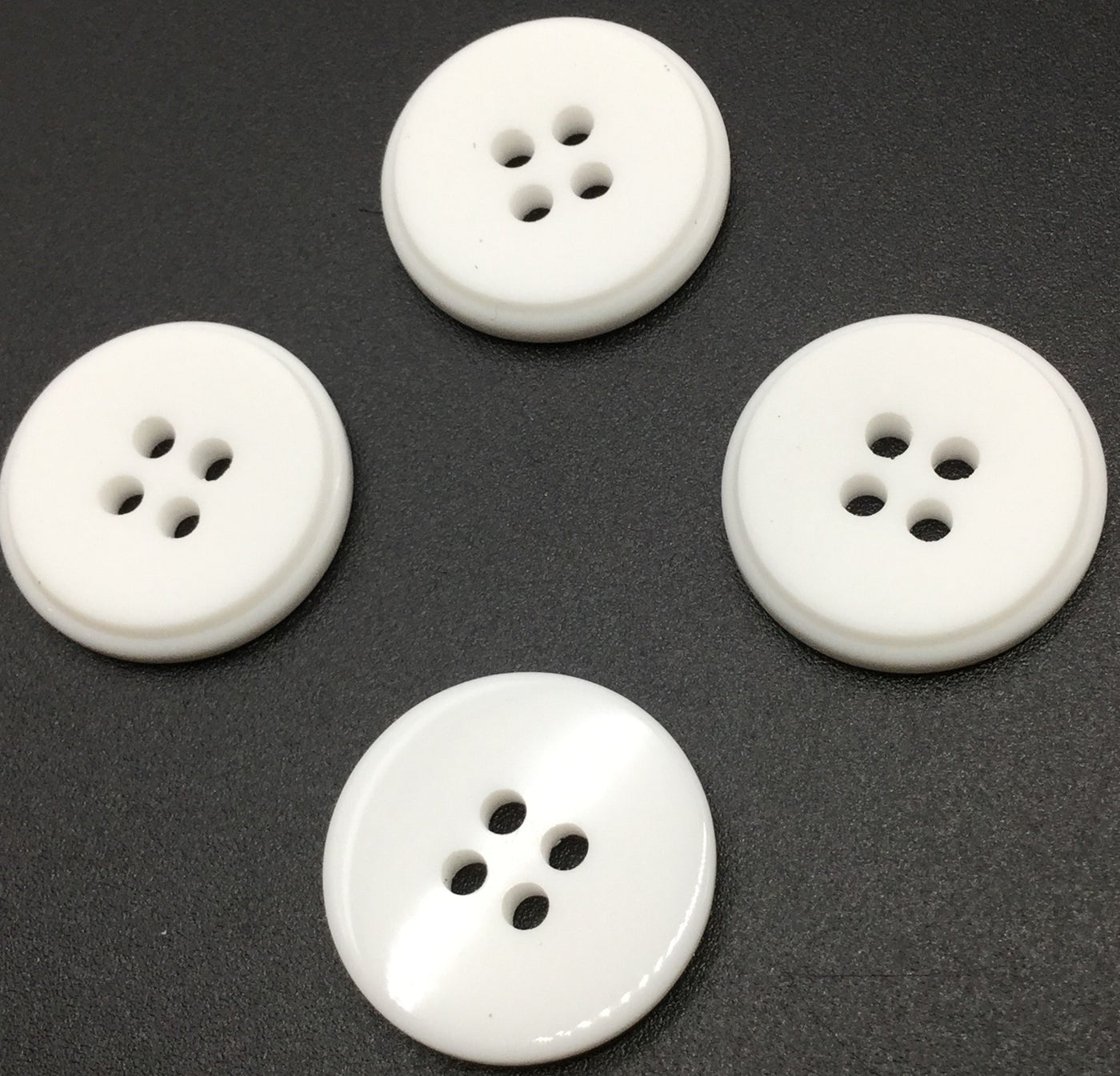 White Round Four Hole Plastic Button (Wholesale)