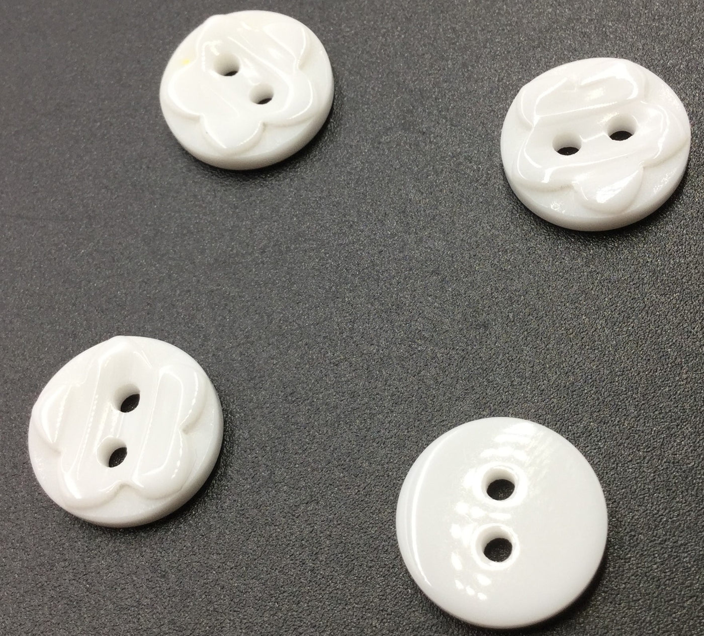 White Round Two Hole Plastic Button (Wholesale)