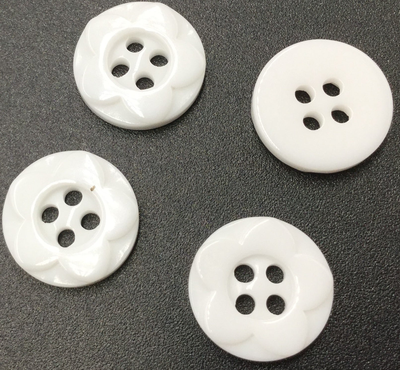 White Round Four Hole Plastic Button (Wholesale)