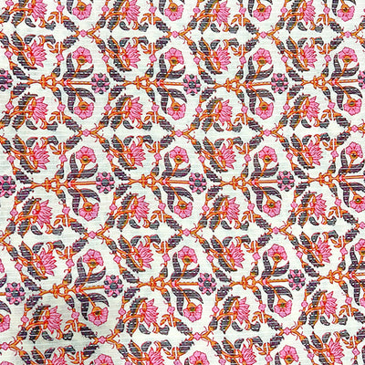 हल्का क्रीम पुष्प मुद्रित सूती कांथा कपड़ा