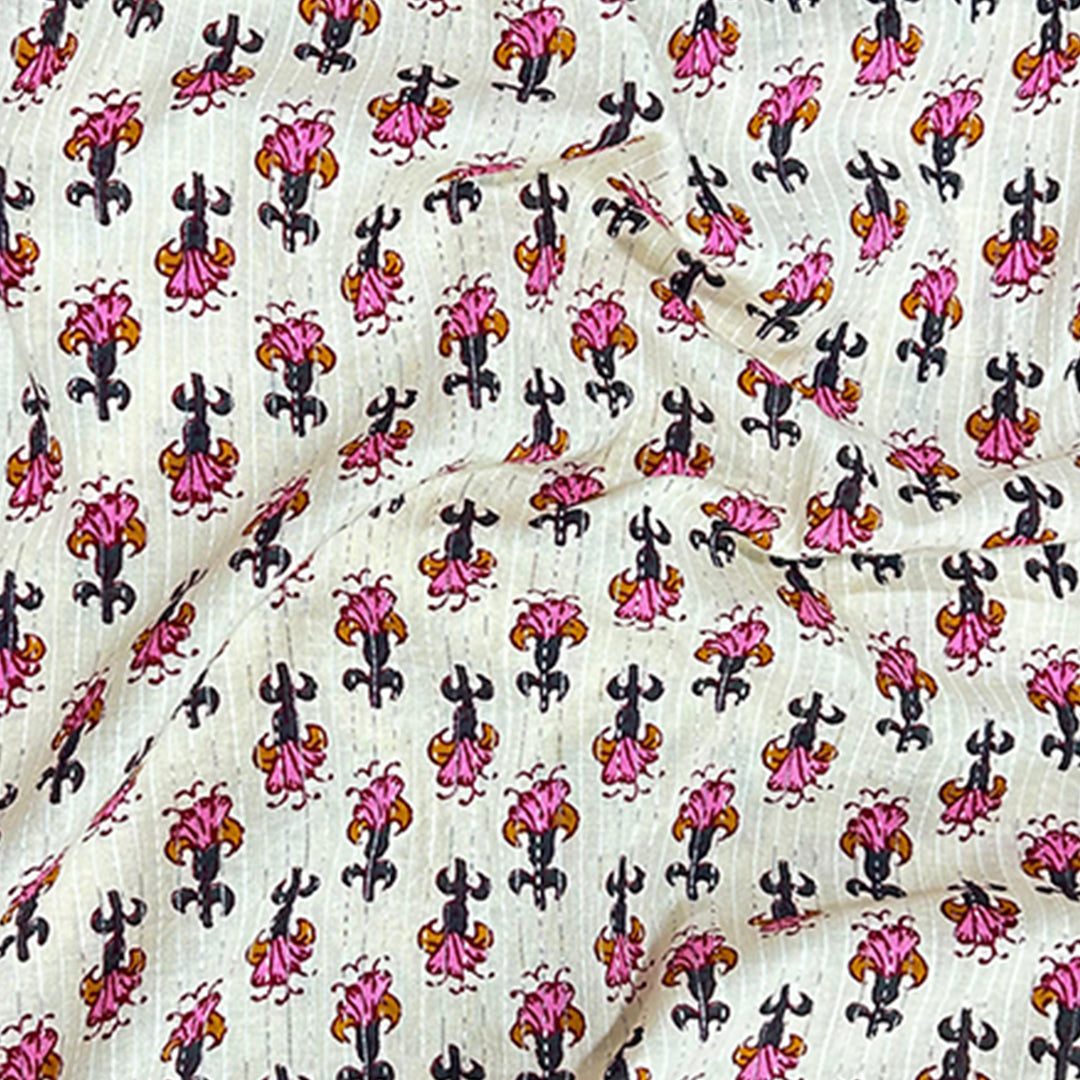 हल्का क्रीम पुष्प मुद्रित सूती कांथा कपड़ा