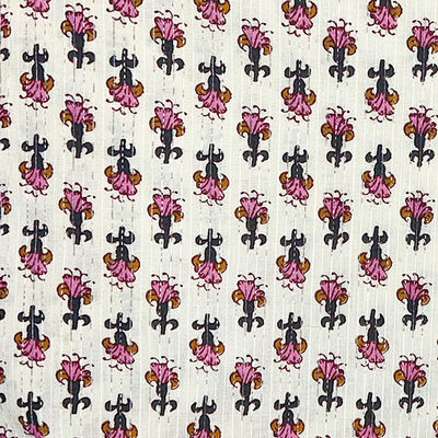 हल्का क्रीम पुष्प मुद्रित सूती कांथा कपड़ा