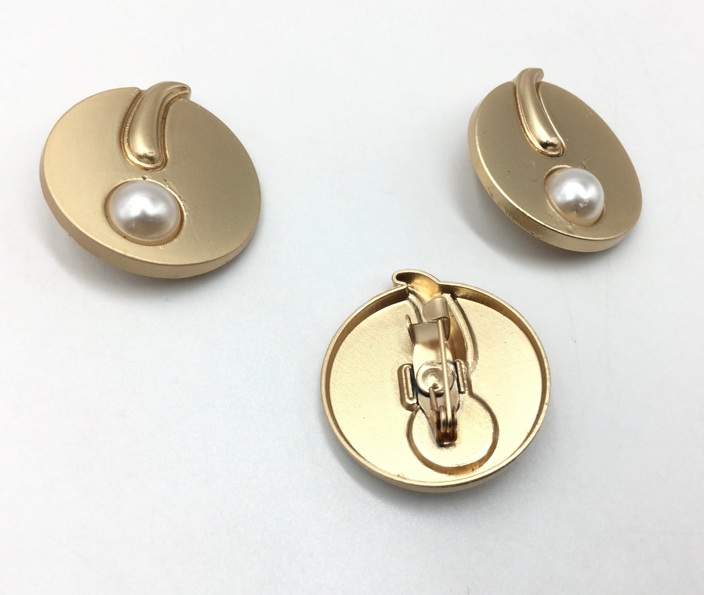 Sand Golden & Pearl White Clip Cufflinks