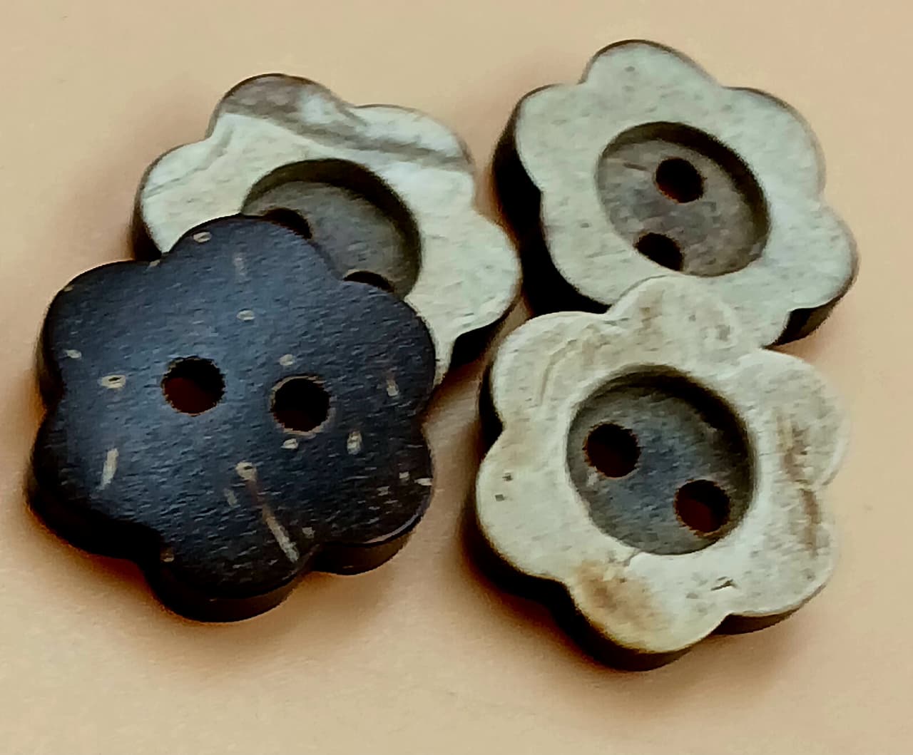 Beige Flower 20L 2 Hole Wooden Buttons