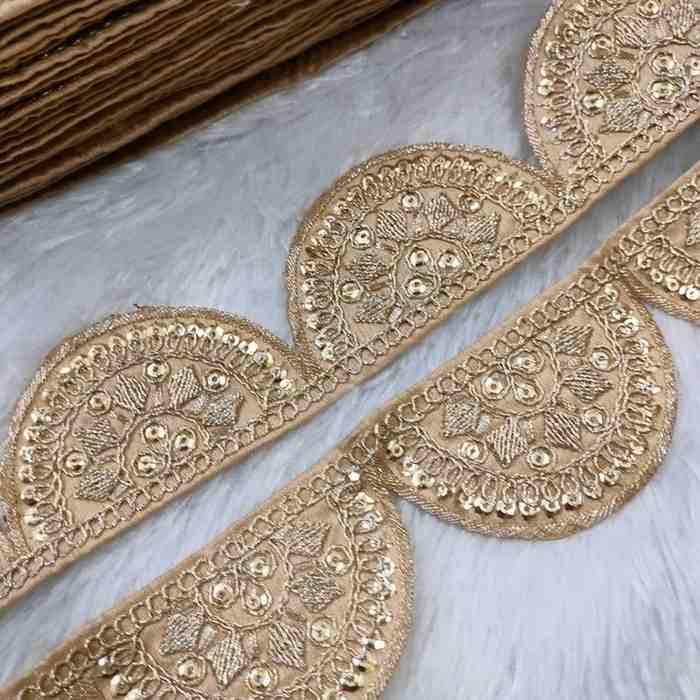 गोल्डन ज़रदोज़ी स्कैलप्ड ट्रिम