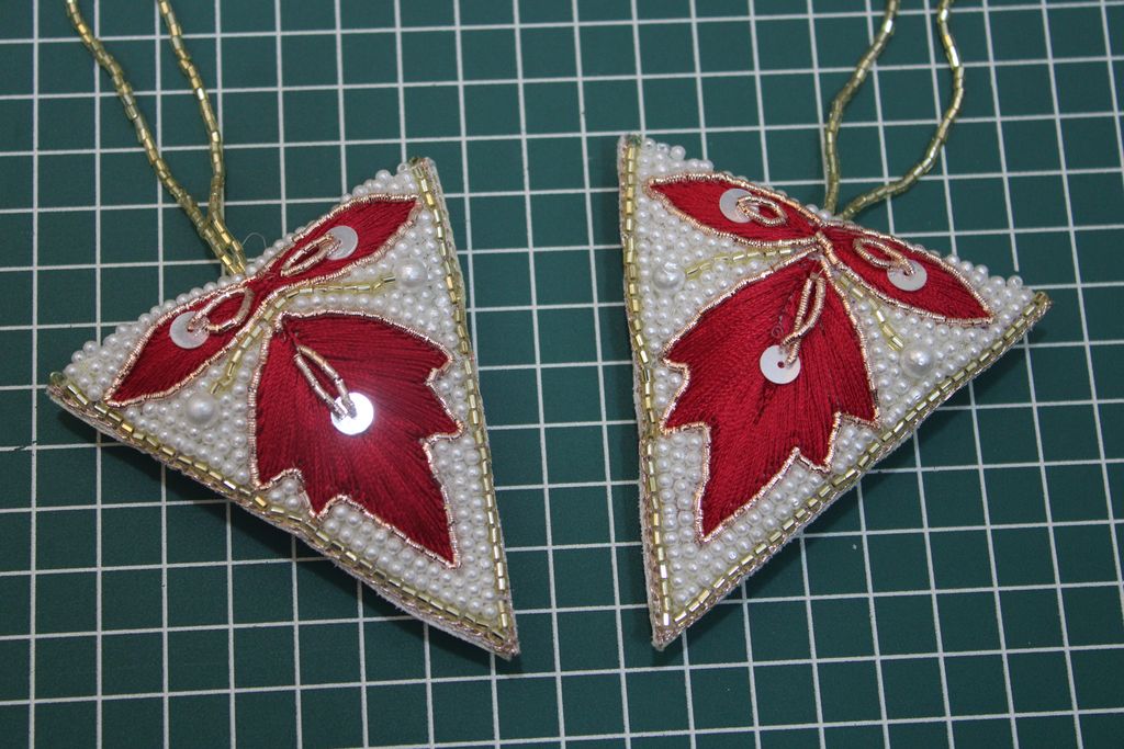 Red And White Triangled Shaped Handwork Tassel (Wholesale)