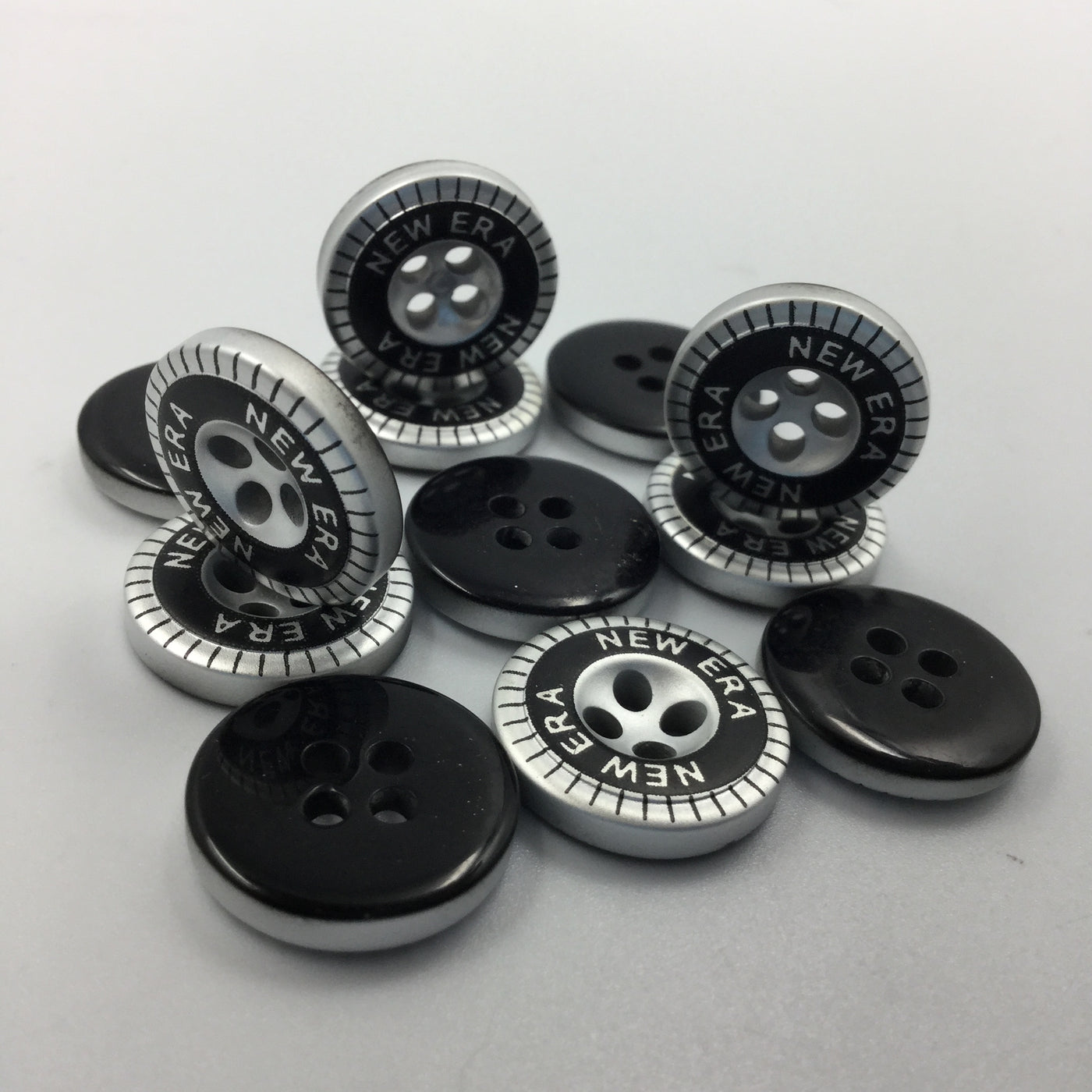 Black and Silver Four Hole Polyester Shining Shirt Buttons 26L