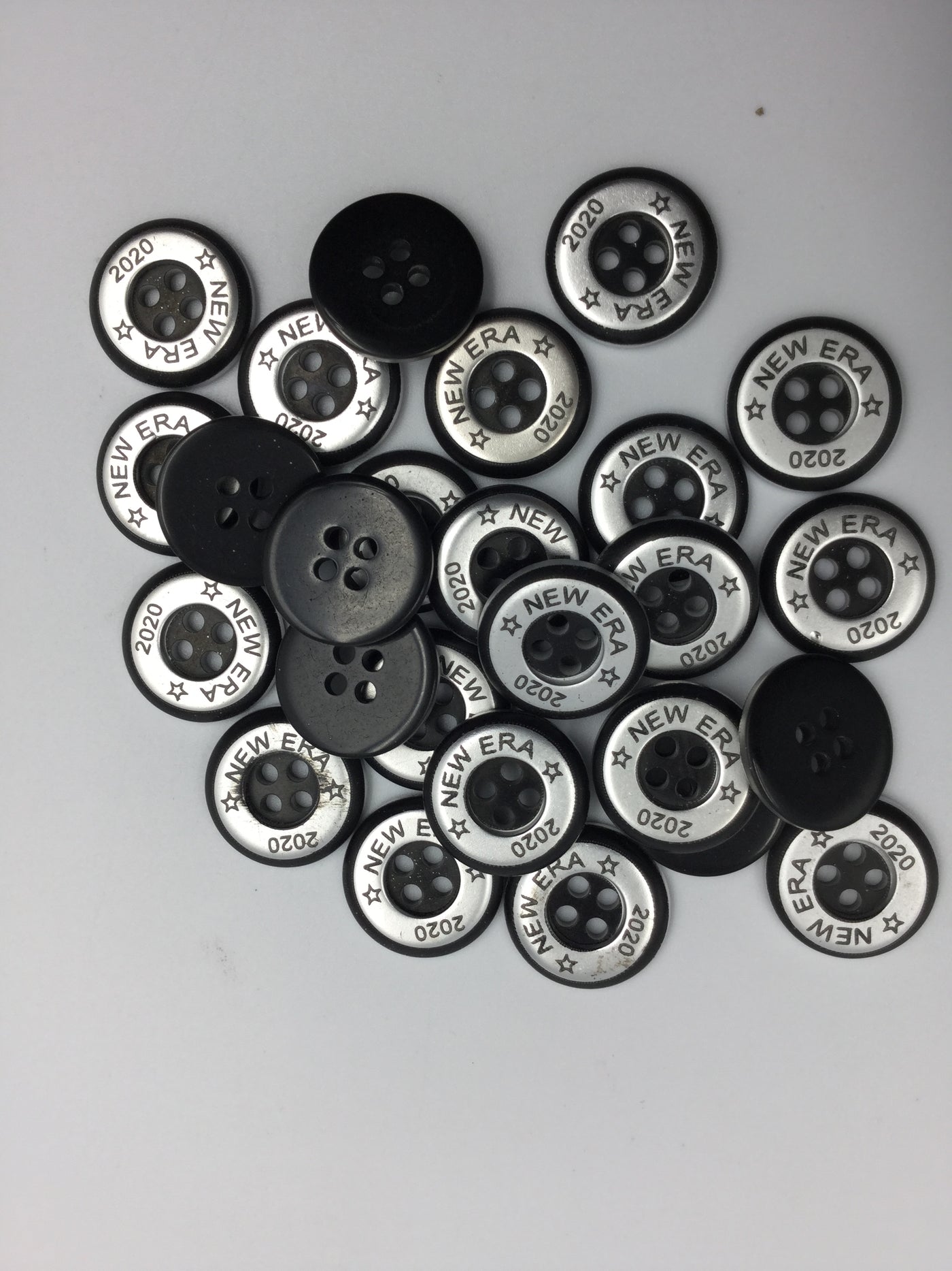 Black and Silver Four Hole Polyester Shining Shirt Buttons 26L