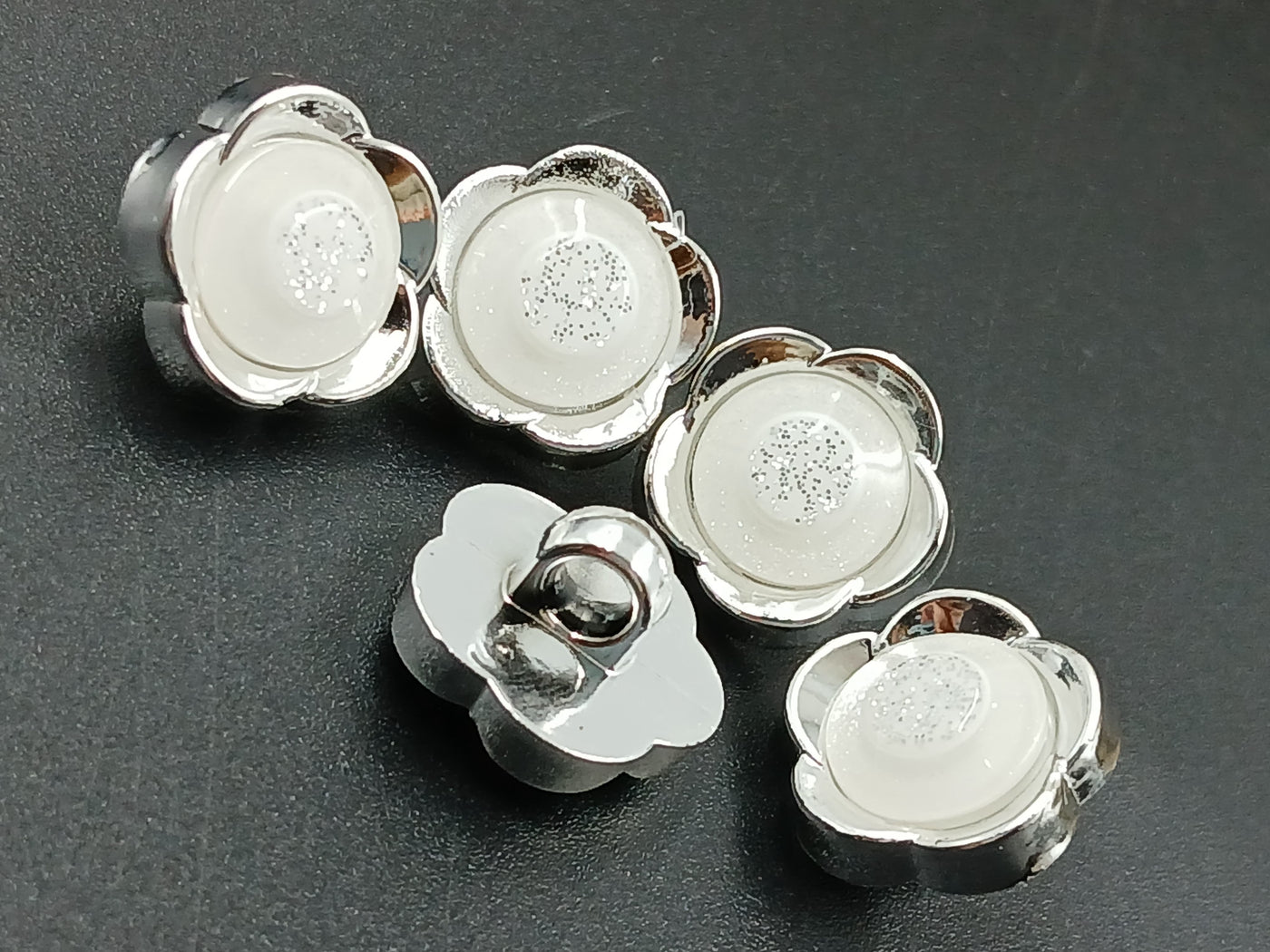 Silver & White Flower 24L Down Hole Polyester Buttons
