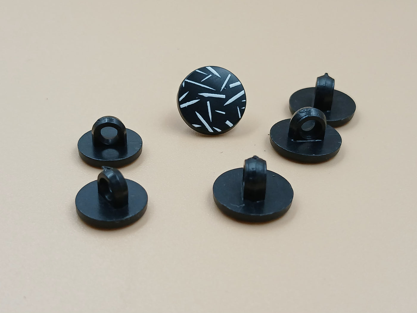 Black & White Round Shape Down Hole Plastic Buttons