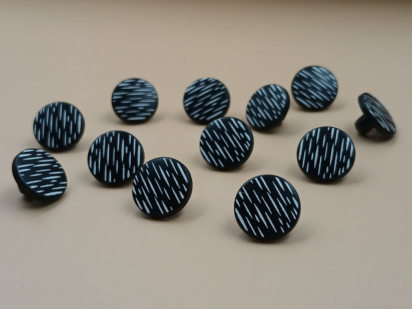 Black & White Round Shape Down Hole Plastic Buttons