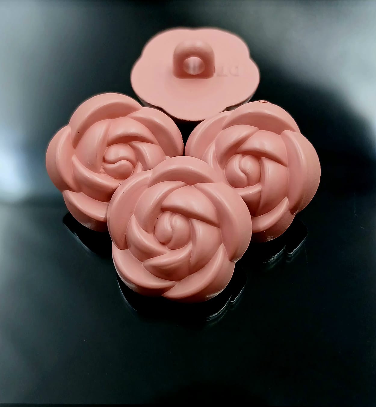 Light Pink Color Clover Luxe 28l downhole Buttons 28l