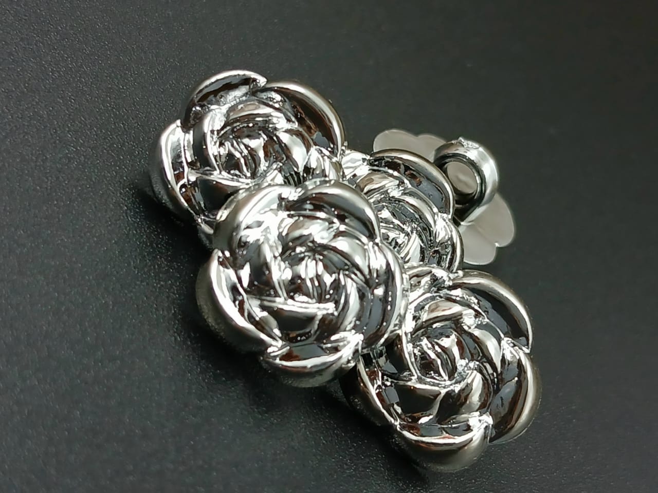 Rosette Luxe  Silver Colour 24L Polyester Button