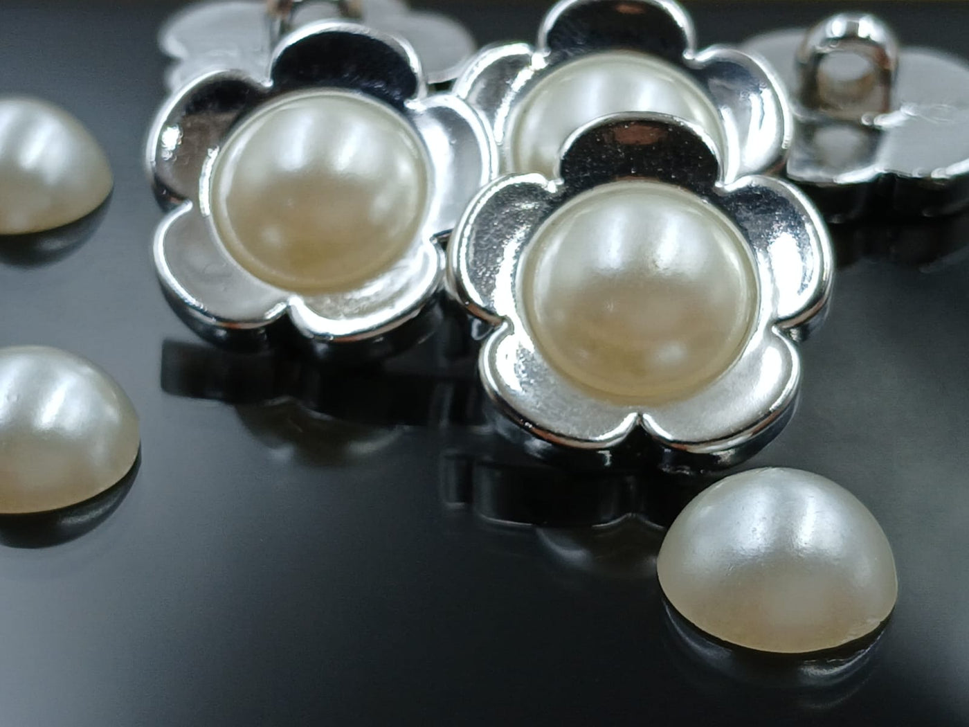 Silver and Pearl Clover Luxe Downhole Buttons 28l
