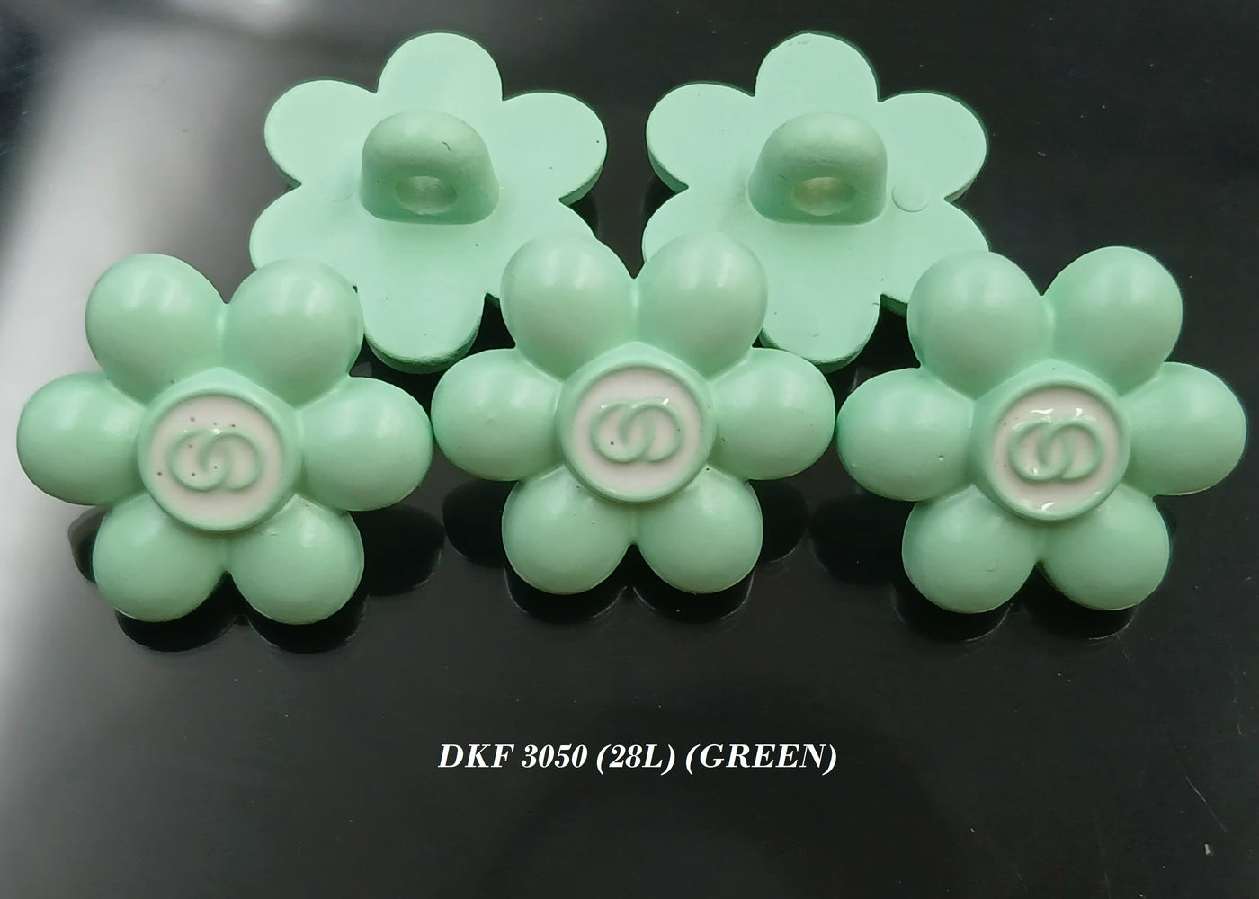 Green Color Flower Shape Down Hole Polyester Buttons 28