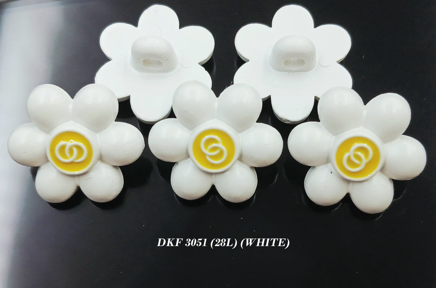 White Color Flower Shape Down Hole Polyester Buttons 28L