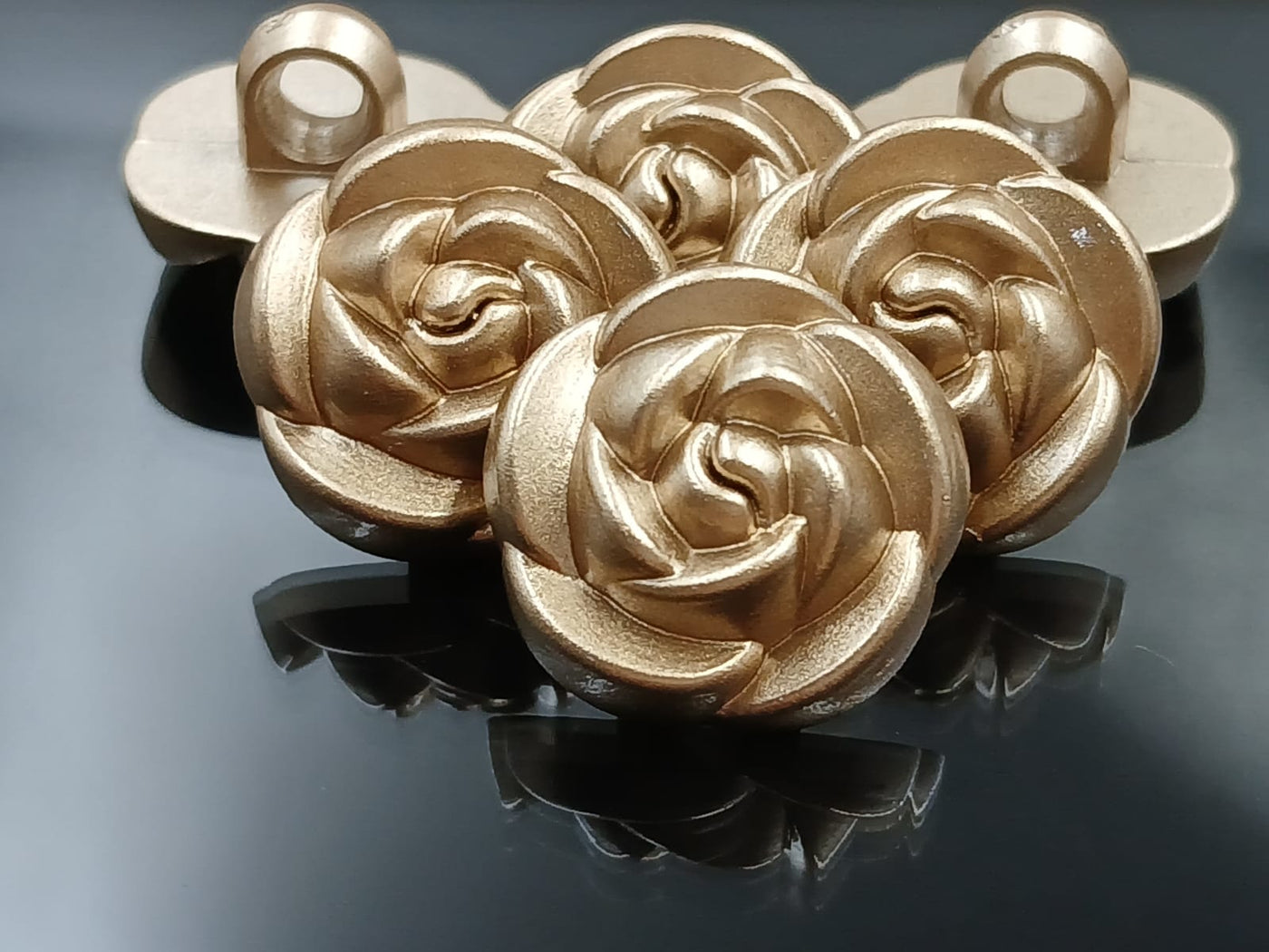 Sand Silver Clover Luxe Downhole Buttons 24l