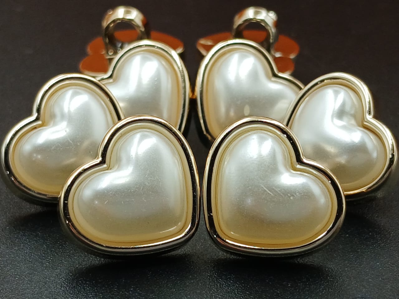 Golden Pearl Heart Downhole Polyester Buttons 24L