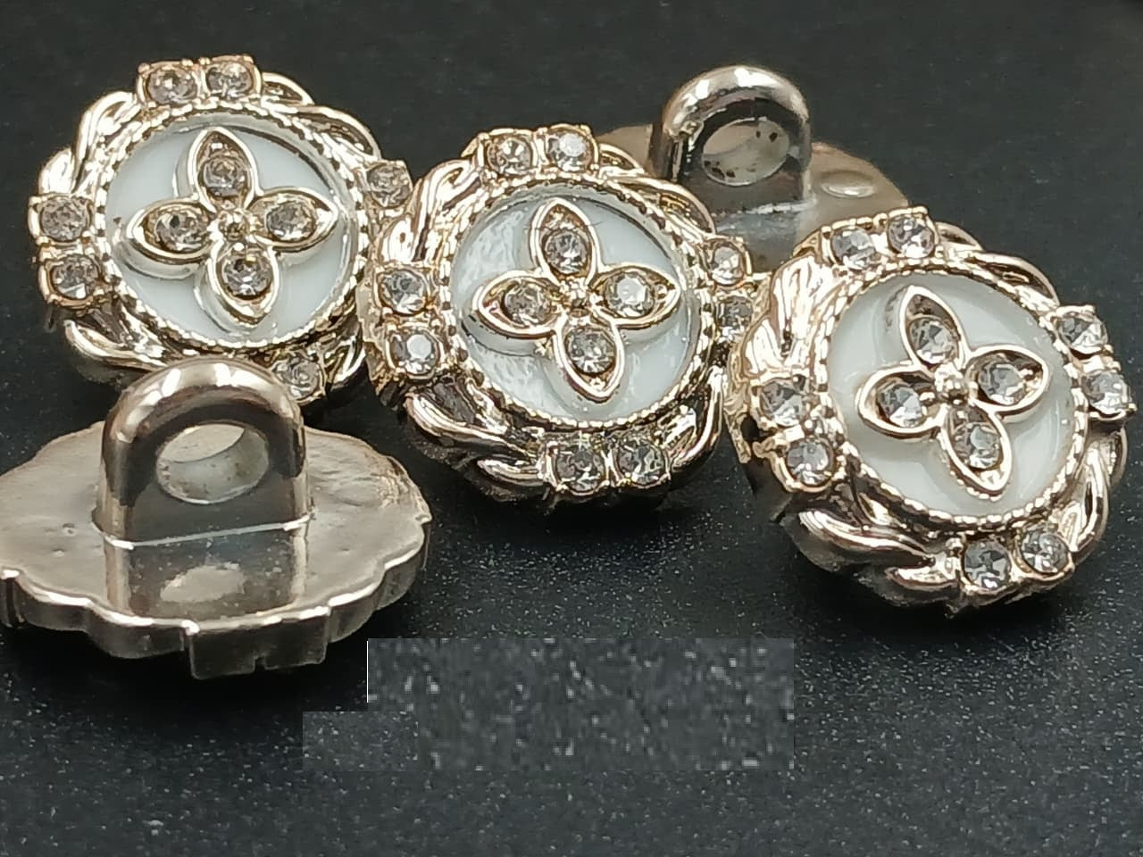 White And Golden Circular 24L Down Hole Polyester Buttons