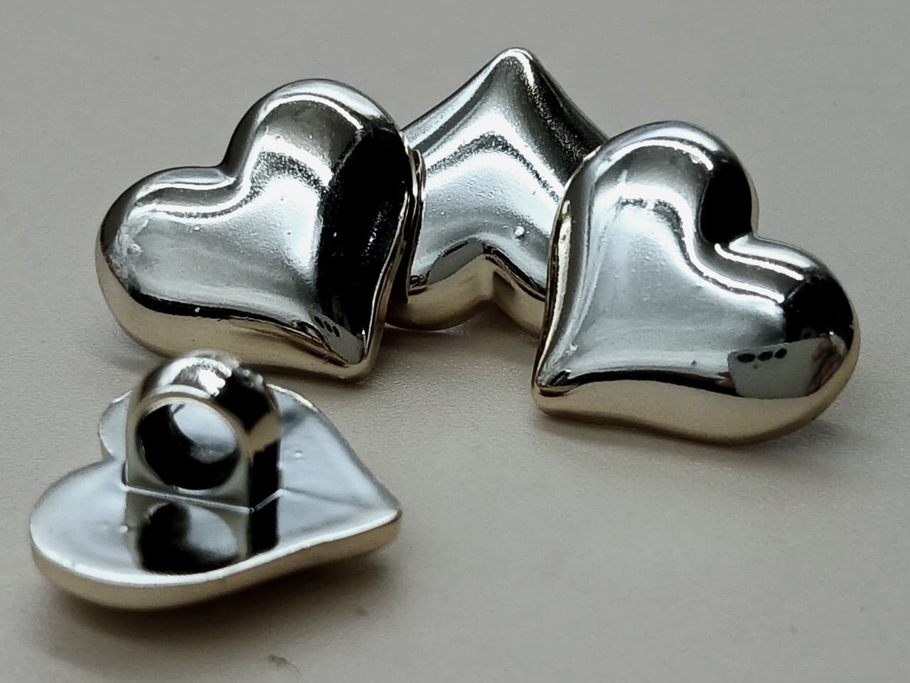 Silver Heart  Downhole Polyester Buttons 24L