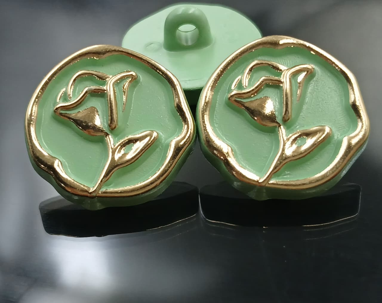 Green & Golden Rose Design Downhole Button 28L