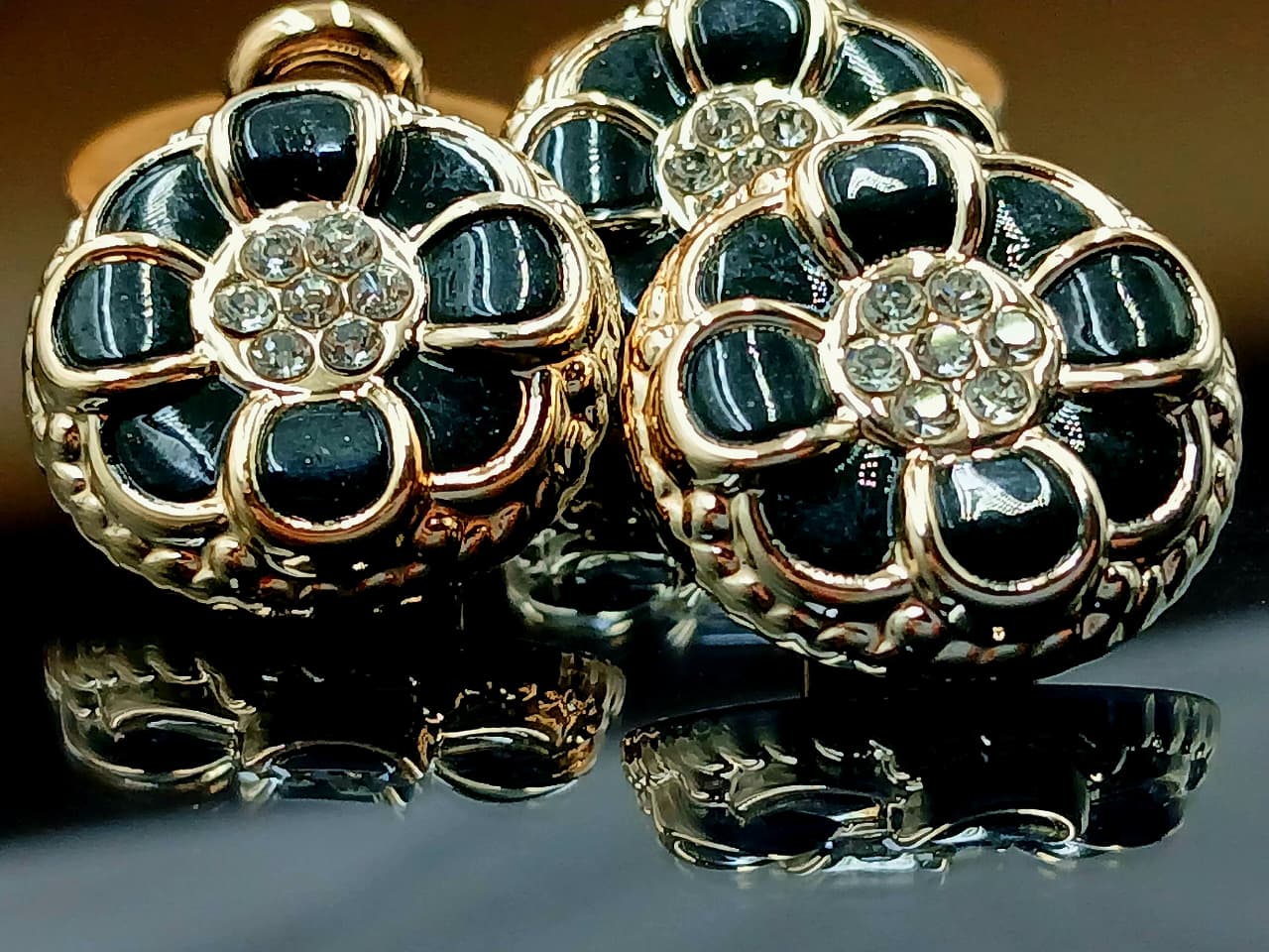 Black & Golden Circular  Down Hole Polyester Buttons 28L