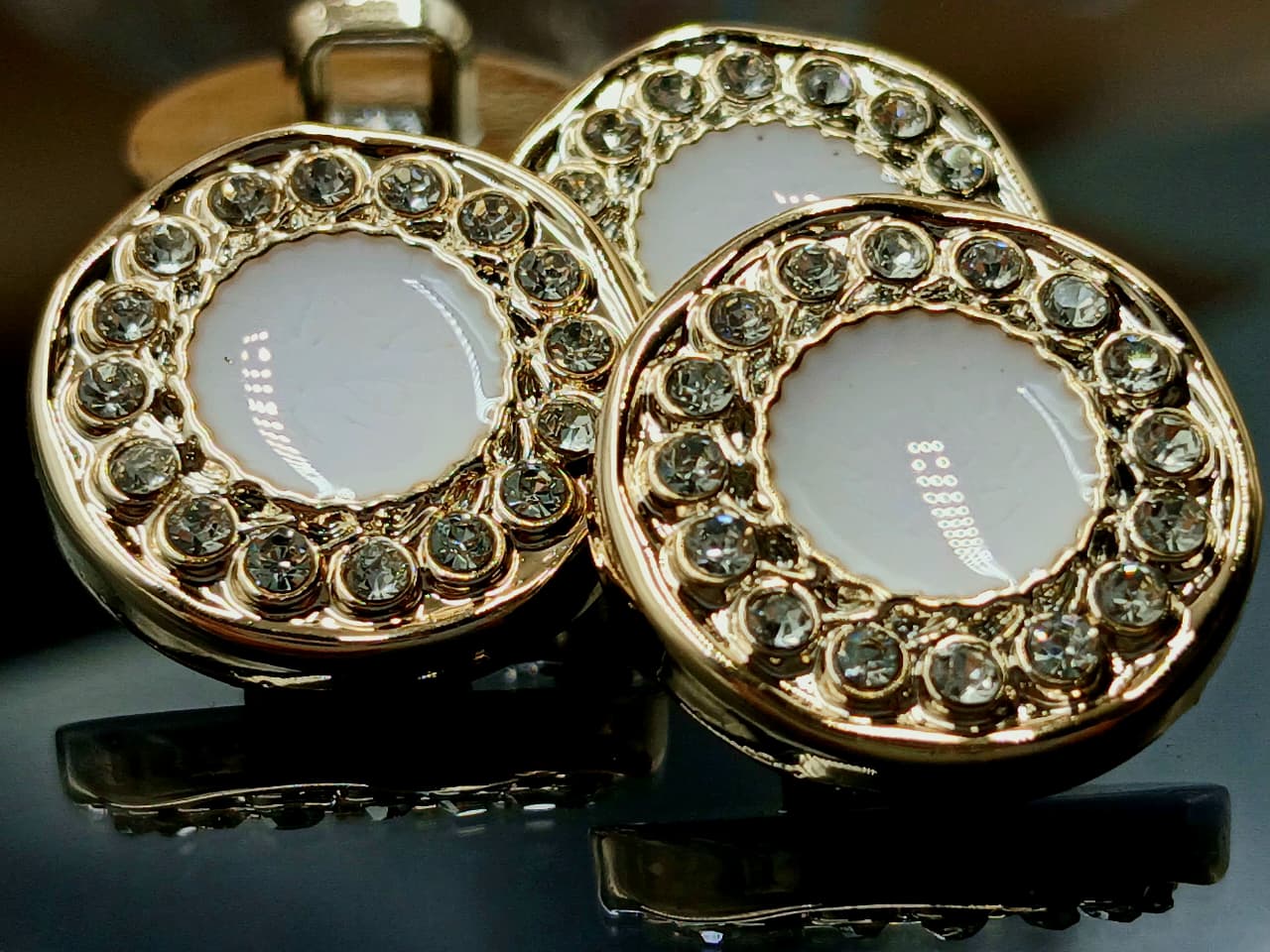 White & Golden Circular Down Hole Polyester Buttons  28L