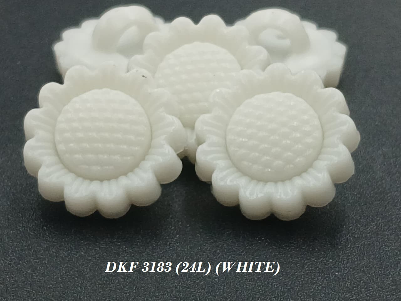 White Dyble Flower Shape Downhole Polyester Button 24L